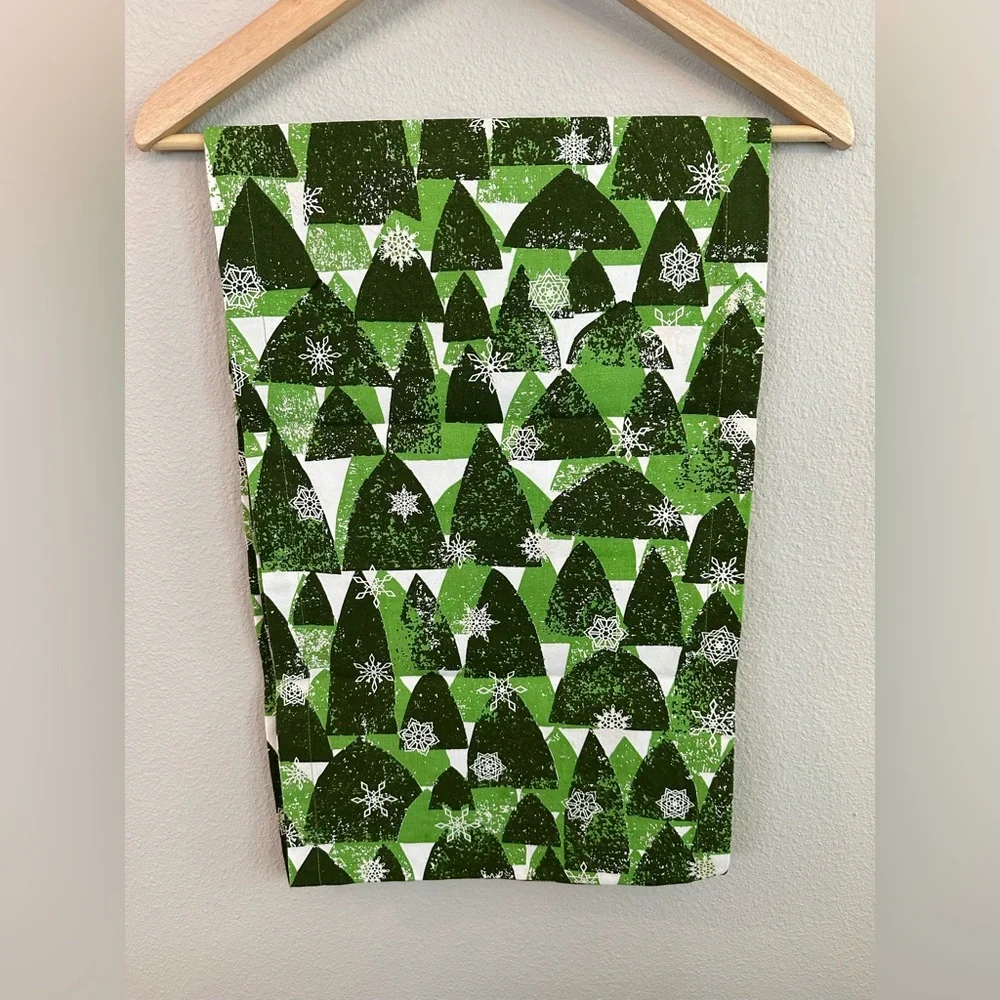 Crate&Barrel Green Snowy Forest Runner NWOT